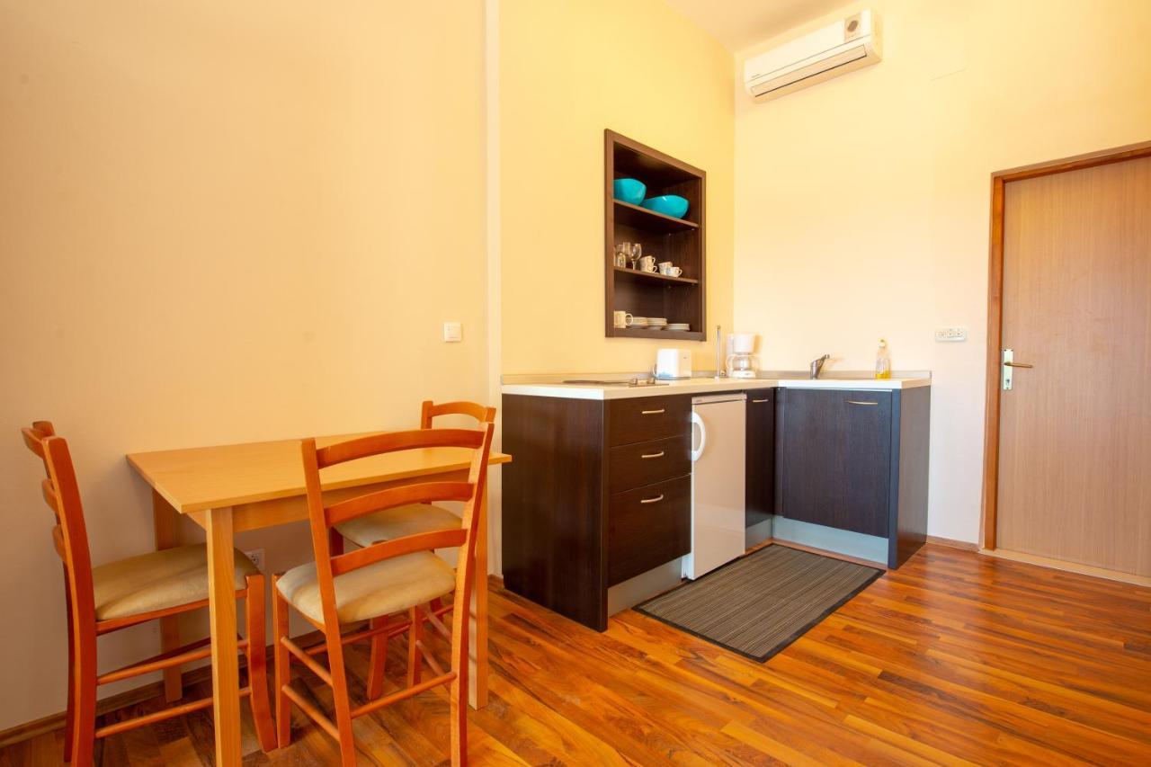 Apartments Facini Košljun Esterno foto